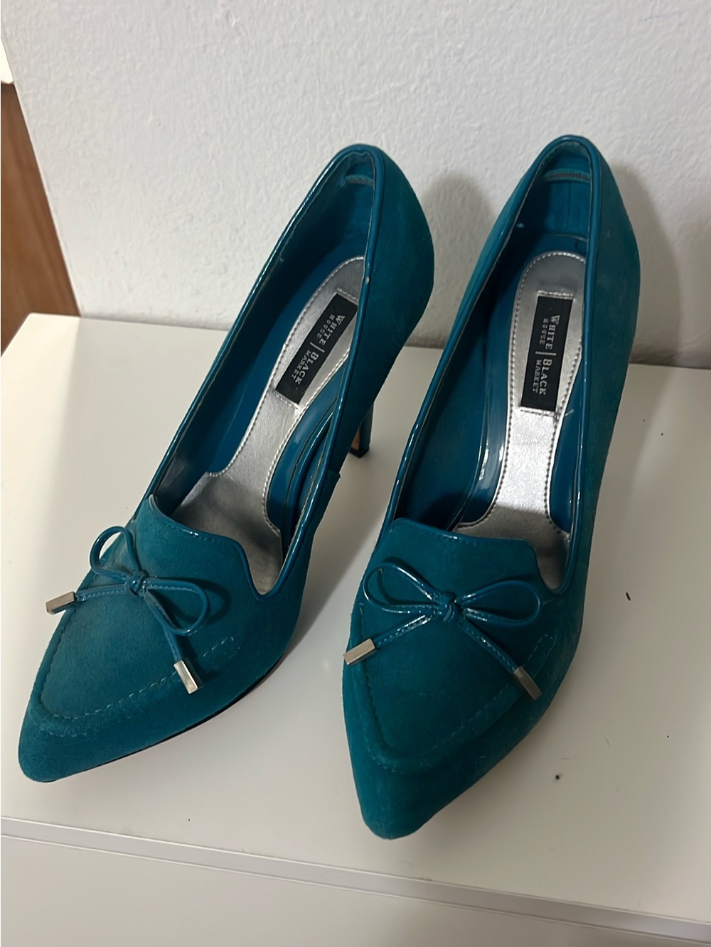 White House Black Market Teal Pointed Toe Bow Pumps